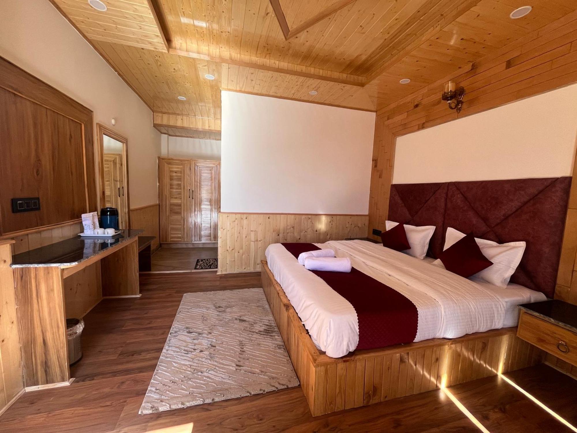 Hotel Mountain Blue Manāli Екстериор снимка